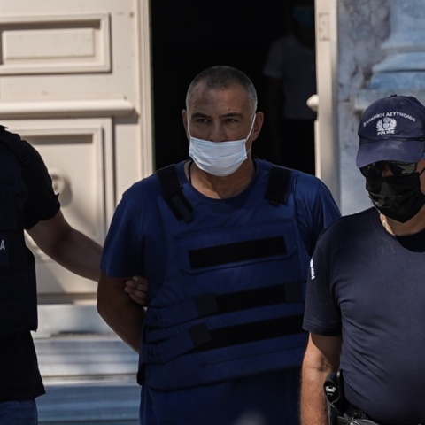 Ο 58χρονος αστυνομικός που προφυλακίστηκε για τον βιασμό 14χρονης στη Λέσβο