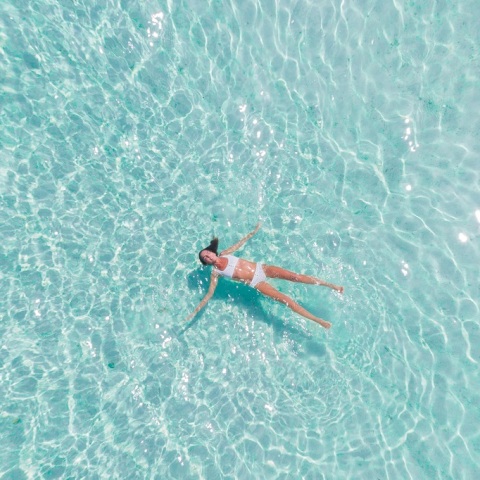 Ένα κορίτσι. 