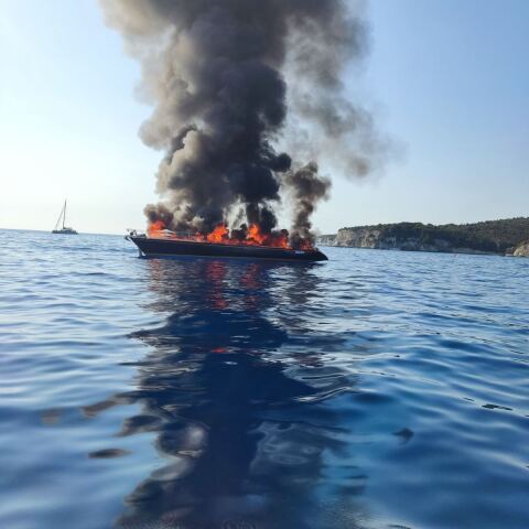 img-739eeb557fe801e47784bbeb521c5c0f-v