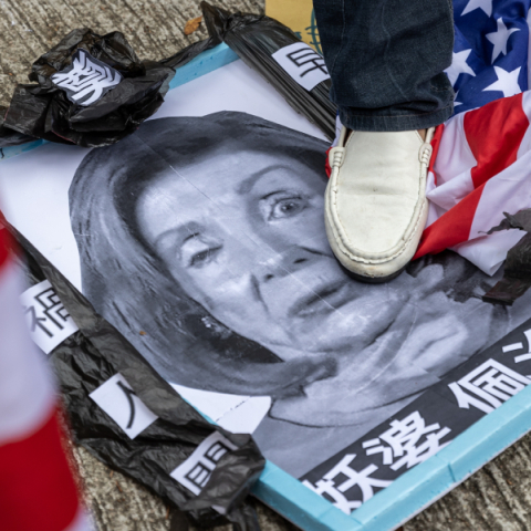 Διαδήλωση στην Κίνα κατά της Νάνσι Πελόζι και των ΗΠΑ 