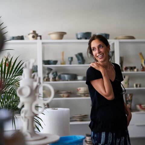 Γυναίκα στο εργαστήριο της