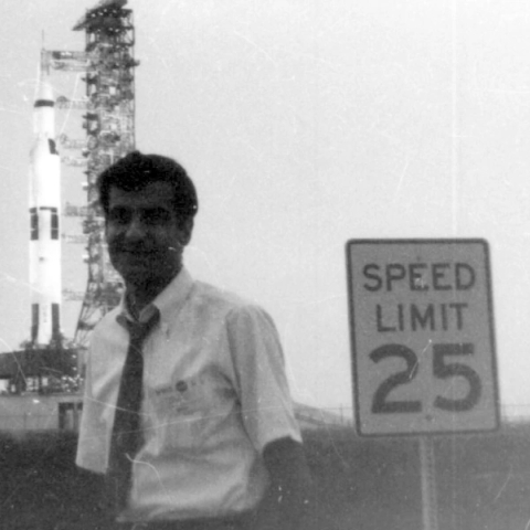 Διονύσης Σιμόπουλος: Πρωινή επίσκεψη στον πύραυλο Κρόνος 5 που θα έστελνε σε λίγες ώρες το Απόλλων 11 στη Σελήνη.