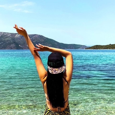 Ένα κορίτσι στην παραλία. 