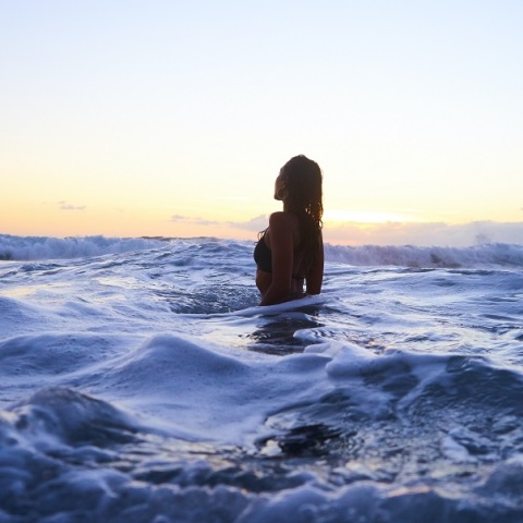 Ένα κορίτσι. 