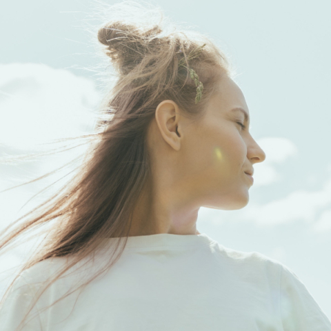 Τι προκαλεί η ωτοσκλήρυνση και πώς αντιμετωπίζεται;