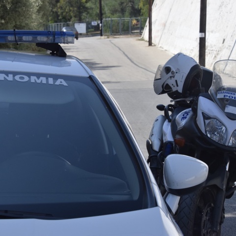 Περιπολικό αυτοκίνητο και μηχανή της Αστυνομίας