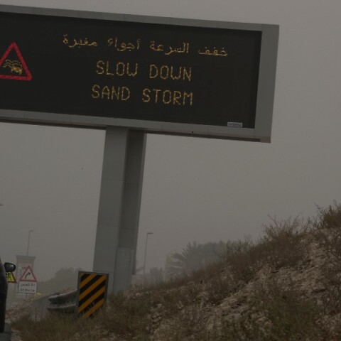 Πρωτοφανής καταιγίδα σκόνης κάλυψε περιοχές των Ηνωμένων Αραβικών Εμιράτων