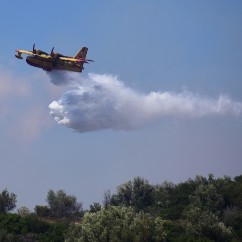 Φωτιά - Εναέρια μέσα επιχειρούν για την κατάσβεση
