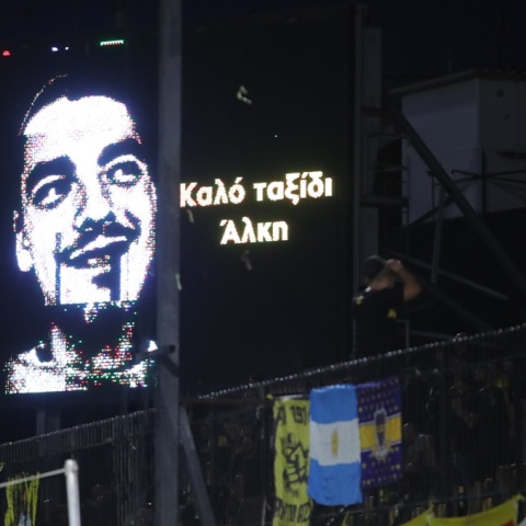 Δολοφονία Άλκη Καμπανού: Φωτογραφία του 19χρονου σε οθόνη γηπεδού