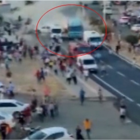 Φορτηγό με σπασμένα φρένα έπεσε σε πλήθος στην Τουρκία