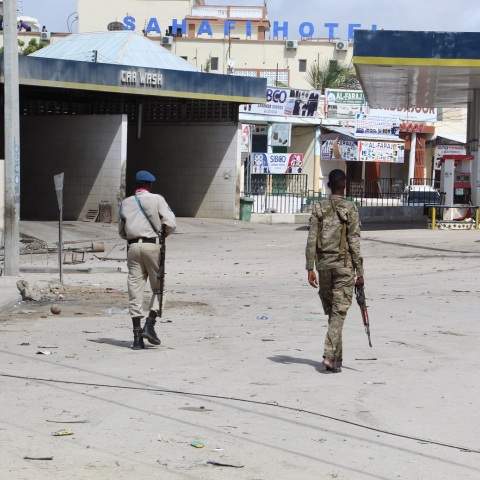 Σομαλία: Αιματηρό τέλος στην ομηρία σε ξενοδοχείο του Μογκαντίσου - Προσκείμενη στην Αλ Κάιντα η ομάδα των εισβολέων. 