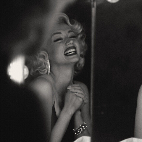 Blonde: H ηθοποιός Ana de Armas υποδύεται τη Marilyn Monroe στη βιογραφική ταινία του Andrew Dominik για το Netflix που προκαλεί αντιδράσεις. 