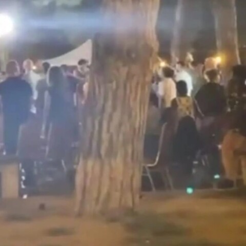 Πολίτες σε τελετή στη Θεσσαλονίκη