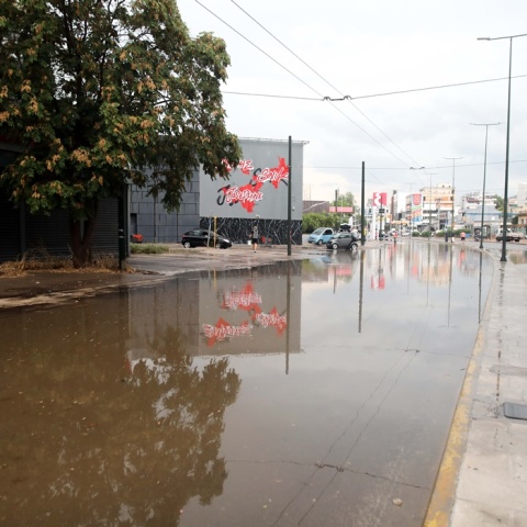Κακοκαιρία στην Αττική - Πλημμυρισμένη Πειραιώς