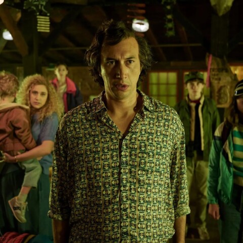 White Noise: Η ταινία του Νόα Μπάουμπακ για το Netflix με τους Άνταμ Ντράιβερ και Γκρέτα Γκέργουιγκ, βασισμένη στο βιβλίο του Ντον Ντελίλο, «Λευκός Θόρυβος», ανοίγει το Φεστιβάλ Βενετίας