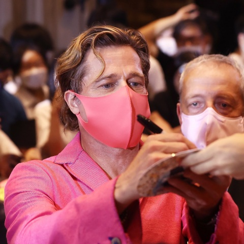 Το χρονικό και οι εξελίξεις στην υπόθεση των κατοικιών που έχτισε ο Brad Pitt στη Νέα Ορλεάνη μετά τον τυφώνα Κατρίνα.