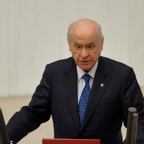 Ο Ντεβλέτ Μπαχτσελί στο βήμα ομιλίας