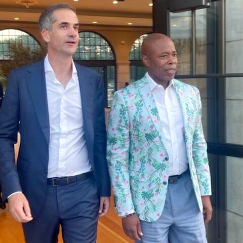 Στη Νέα Υόρκη ο Κώστας Μπακογιάννης - Η συνάντηση με τον Έρικ Άνταμς