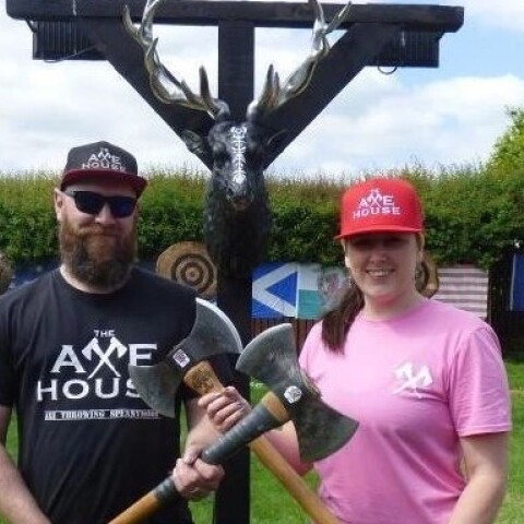 Ceola McGowan: Η πρωταθλήτρια axe throwning με το τσεκούρι της ανά χείρας