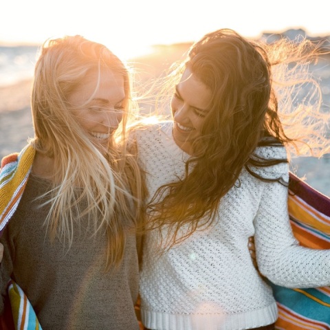 Δύο κορίτσια. 