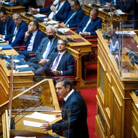 Στιγμιότυπο από τη συζήτηση στη Βουλή για την υπόθεση παρακολουθήσεων