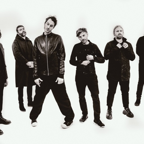 Οι Editors κυκλοφόρησαν το νέο τους single «Vibe» από το καινούργιο τους άλμπουμ «EBM» που κυκλοφορεί στις 23 Σεπτεμβρίου