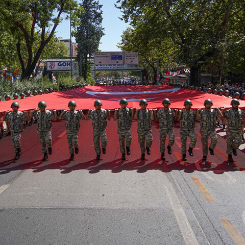 Τούρκοι στρατιώτες σε εκδηλώσεις εορτασμού για την Ημέρα της Νίκης και την Ημέρα των Τουρκικών Ενόπλων