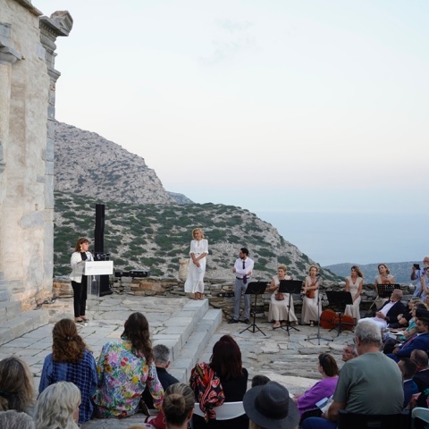 Η ΠτΔ, Κατερίνα Σακελλαροπούλου, στην Επισκοπή της Σικίνου