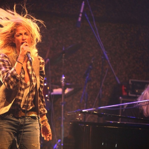 Ο άγνωστος καβγάς της Άννας Βίση με τον Νίκο Καρβέλα - Δεν μιλούσαν δύο χρόνια