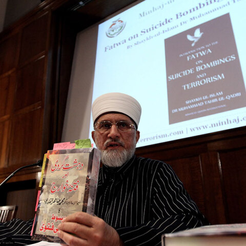 Ο ηγέτης Shaykh-ul-Islam Dr Muhammad Tahir-ul Qadri παραδίδει μια Φατουά για την τρομοκρατία στο Ίδρυμα Μηχανολόγων Μηχανικών