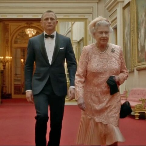 Το σποτ που γύρισε η Βασίλισσα Ελισάβετ με τον Ντάνιελ Κρεγκ ως James Bond για την τελετή έναρξης των Ολυμπιακών Αγώνων του Λονδίνου το 2012