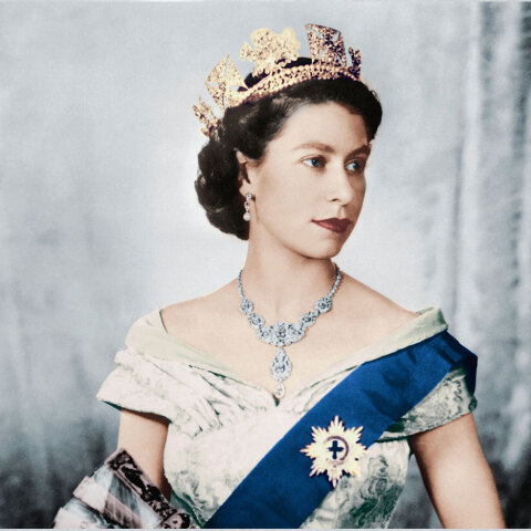 Η ζωή της βασίλισσας Ελισάβετ ΙΙ μέσα από 40 άρθρα