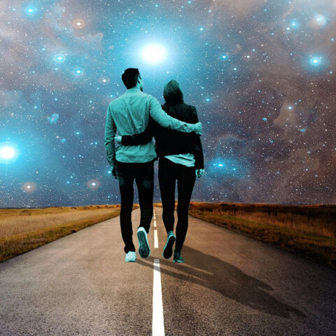 Ζευγάρι που περπατάει στον δρόμο