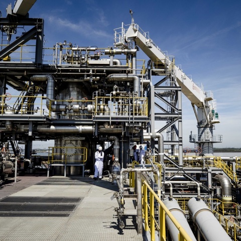 Σωλήνες εγκαταστάσεων σε πλοίο που μεταφέρει φυσικό αέριο