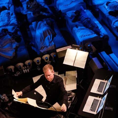 Διαγωνισμός: Κερδίστε 30 προσκλήσεις από τον Athens Voice 102.5 και το In-Edit Greece για την προβολή του ντοκιμαντέρ «Max Richter’s Sleep» στον θερινό κινηματογράφο ΑΒ, το Σάββατο 17 Σεπτεμβρίου 2022.