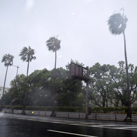 Ο τυφώνας Nanmadol πλήττει την Ιαπωνία: Εννέα εκατομμύρια κάτοικοι εκτοπισμένοι, δύο νεκροί, ενώ τουλάχιστον στους ενενήντα ανέρχονται οι τραυματίες. Βίντεο - ντοκουμέντα καταγράφουν το σαρωτικό του πέρασμα. 