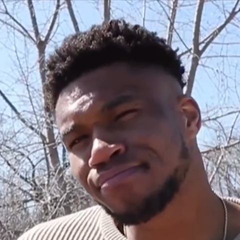 Ο Γιάννης Αντετοκούνμπο επέστρεψε με νέο ανέκδοτο - Η ανάρτησή του στο Instagram και η αναφορά στο νέο ντοκιμαντέρ που ετοιμάζει για το National Geographic. 