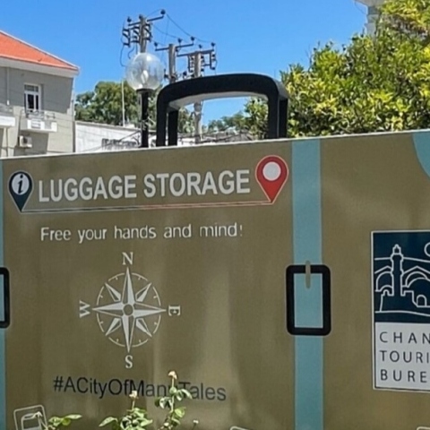 Δωρεάν πάρκινγκ αποσκευών στα Χανιά Κρήτης: Η νέα υπηρεσία που τέθηκε σε λειτουργία από τον Δήμο Χανίων για τους επισκέπτες της πόλης - Ο οικίσκος με τη μορφή «βαλίτσας»