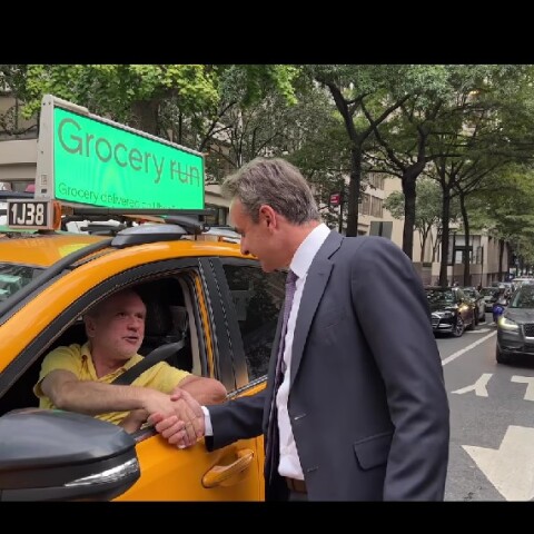 Ο Κυριάκος Μητσοτάκης με Έλληνα ταξιτζή στη Νέα Υόρκη