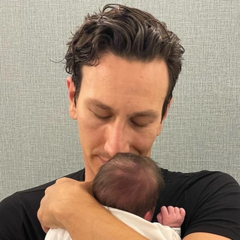 Γονείς έγιναν για πρώτη φορά η Μαίρη Μηνά και ο Μιχάλης Σαράντης – Ο ηθοποιός μοιράστηκε τα  χαρμόσυνα νέα με μια συγκινητική ανάρτηση στα social media. 