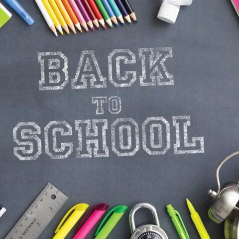 Εικαστικό που γράφει «Back to School»
