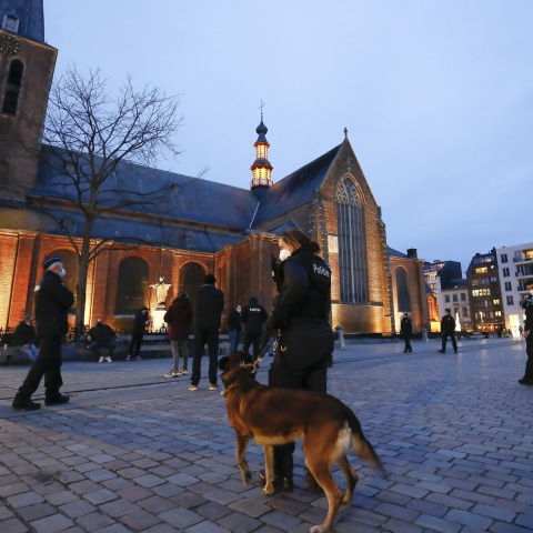 Συναγερμός στο Βέλγιο: Βρέθηκε αυτοκίνητο με όπλα έξω από το σπίτι του υπουργού Δικαιοσύνης - «Δε θα ενδώσουμε στη βία», δηλώνει ο Βίνσεντ Βαν Κουίκενμπορν.