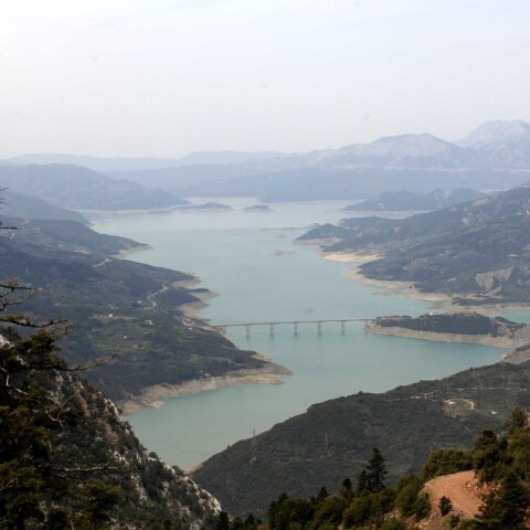 Ευρυτανία: Για τέταρτη ημέρα συνεχίζονται οι έρευνες για τον εντοπισμό της 48χρονης γυναίκας που αγνοείται από το απόγευμα της Πέμπτης.