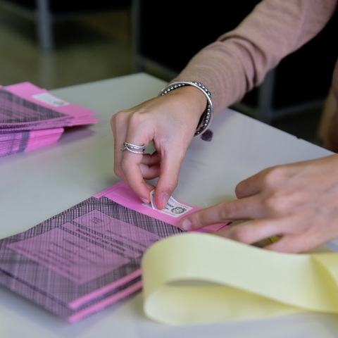 Η Ιταλία ψηφίζει την Κυριακή 25 Σεπτεμβρίου: Προβληματισμός και ανησυχία στην προοπτική να αναλάβει την εξουσία ακροδεξιός κυβερνητικός συνασπισμός. 