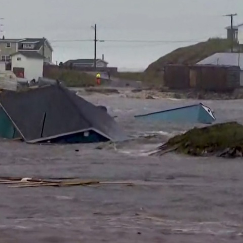 Καναδάς - O κυκλώνας Φιόνα σαρώνει τα πάντα στο πέρασμά του: Πάνω από 500 χιλιάδες νοικοκυριά έμειναν χωρίς ρεύμα. Το μήνυμα του Τζάστιν Τριντό.