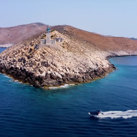 Περγάρι, Νεράιδα, Οξυά, Ακρωτήριο Ταίναρο, Τέμπη Νάστου, Χαράδρα του Χάρου, Πέρασμα Νιάλας, Μονή Σπηλιάς, Τρία Σύνορα, πρωταγωνιστούν σε νέο βίντεο του Travel Inspiration.