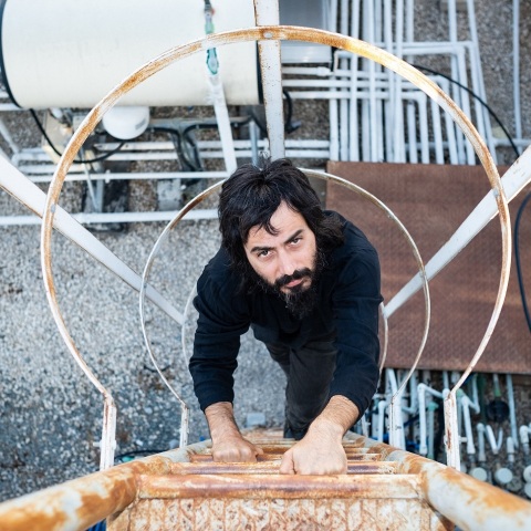 Ο μουσικός Αντώνης Αντωνίου μιλάει στην ATHENS VOICE για το προσωπικό του άλμπουμ «Θρόισμα», την περιοδεία των Monsieur Doumani στην Ιαπωνία και τη rock στροφή του.