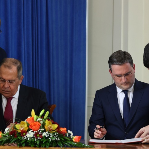 Σερβία και Ρωσία υπέγραψαν συμφωνία για τις διμερείς τους σχέσεις στη Νέα Υόρκη - Εξηγήσεις ζητούν οι ΗΠΑ, αντιδράσεις και από την ΕΕ.