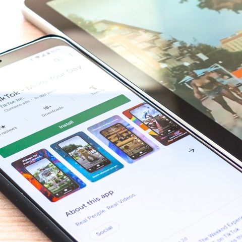 To TikTok, η γνωστή πλατφόρμα ανταλλαγής βίντεο, ενδέχεται να επεξεργάστηκε δεδομένα παιδιών κάτω των 13 ετών χωρίς τη συγκατάθεση των γονιών τους.