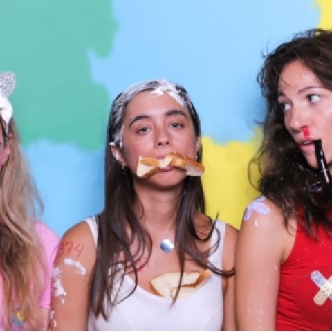 "Με σιχάθηκα...αλλά και πάλι όχι εντελώς" σε σκηνοθεσία  Κρίστελ Καπερώνη στο Θέατρο Tempus Verum - Εν Αθήναις 